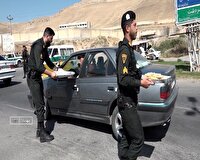 ادامه حمایت مردم از نیروهای مسلح با پخش شربت و شیرینی در مهاباد