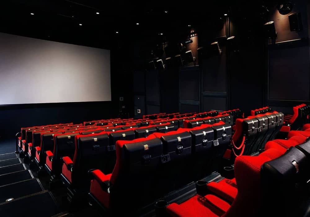 نرخ بلیط سینما هجرت کرج نیم بها می شود