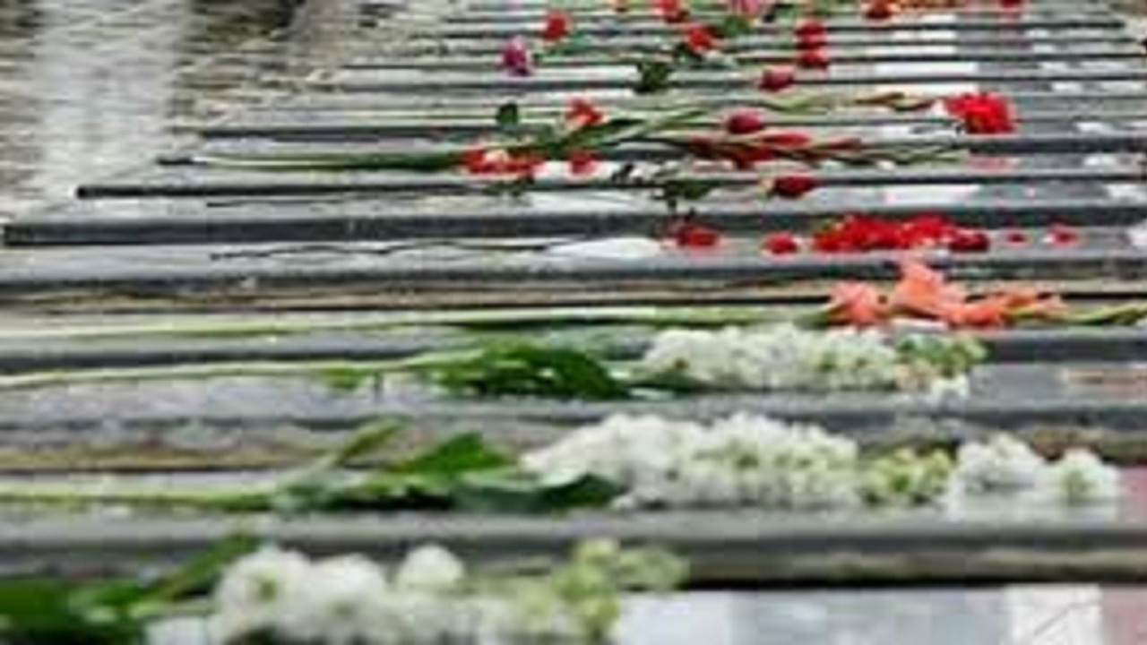 ادای احترام کارکنان دستگاه قضایی آذربایجان شرقی به شهدا