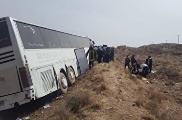 مصدوم شدن 30 نفر در حادثه انحراف از مسیر اتوبوس بندرعباس –میبد