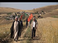 اهدای محصول کشاورزی به زائران پیاده روی اربعین حسینی