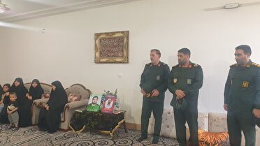 دیدار فرماندهان سپاه لرستان با پنج خانواده شهید حمله تروریستی رژیم صهیونی در خرم‌آباد
