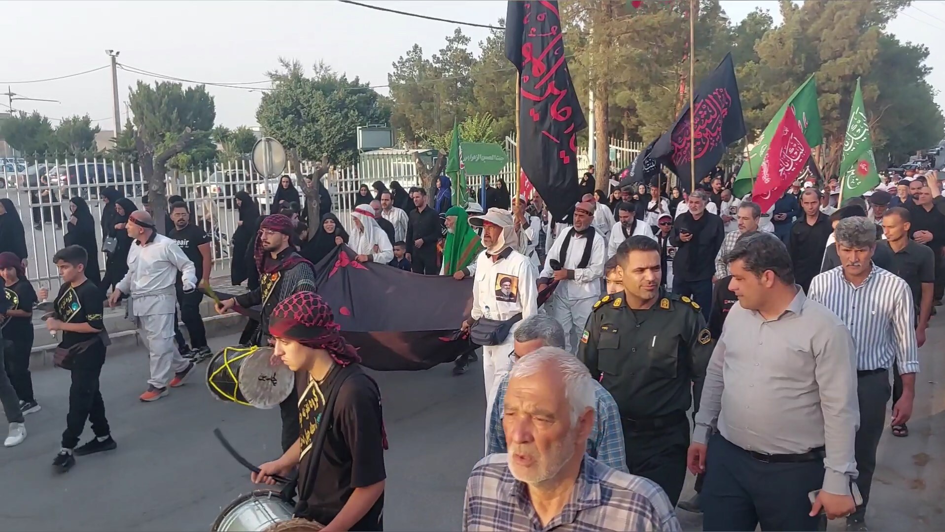 استقبال مردم نایین از کاروان پیاده انصارالحسین علیه‌السلام