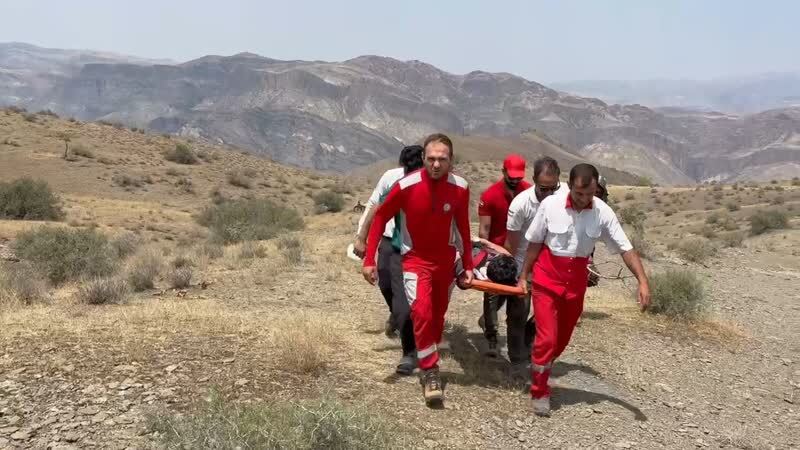 نجات فرد سقوط‌کرده از ارتفاعات جزیمق  توسط نیروهای امدادی هلال‌احمر زنجان