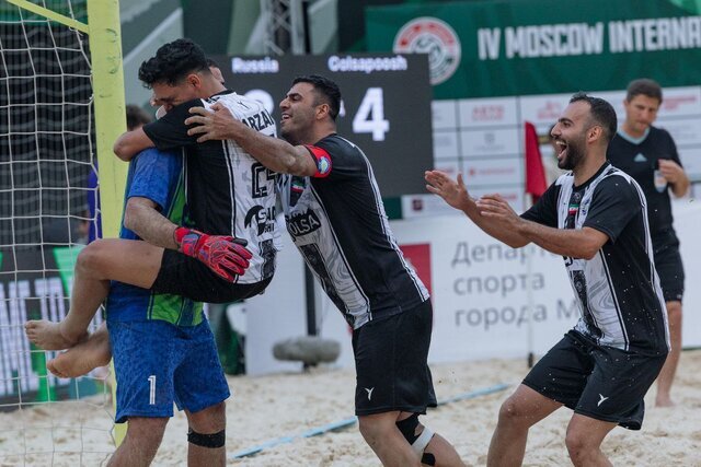 گلساپوش و لوکوموتیو در نبرد قهرمانی گلساپوش و لوکوموتیو در نبرد قهرمانی