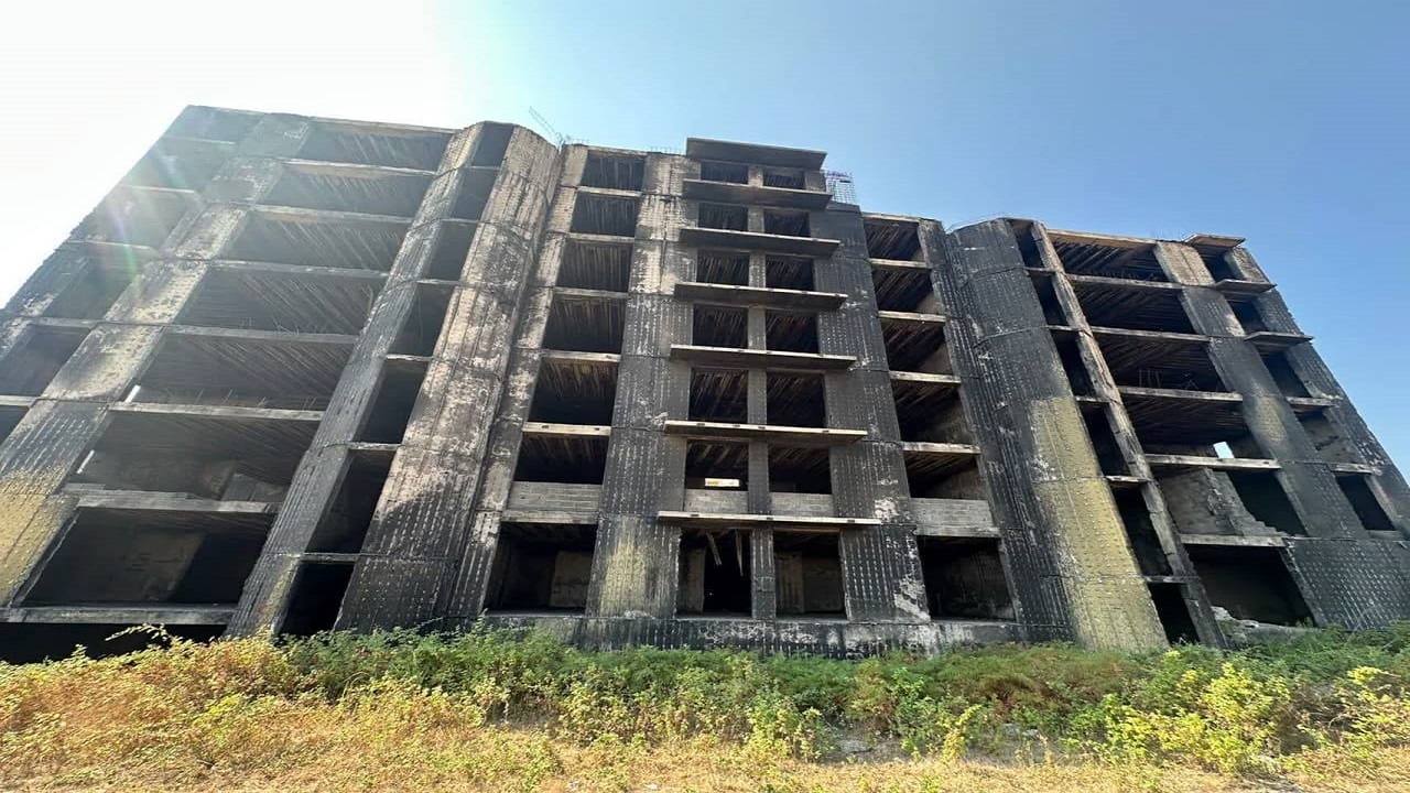 پایان بلاتکلیفی سازه ناایمن در قلب کردکوی / اولتیماتوم دادستان برای صیانت از جان مردم