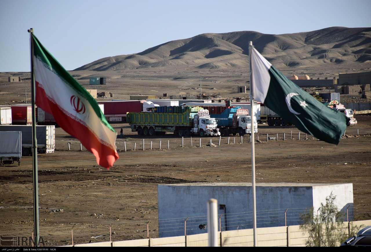 تصاویر بی کیفیت هستند و درست جانمایی نشده اند/ تنظیم خبر ایراد دارد/ لطفا اصلاح شوند/ توافق ایران و پاکستان برای افزایش روابط تجاری (گزارش مکتوب)*