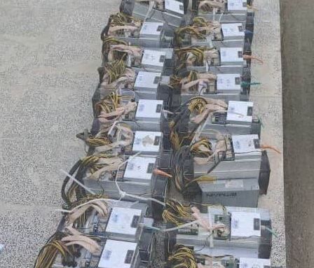 کشف ۲۵ دستگاه استخراج غیرمجاز رمزارز در شیراز کشف ۲۵ دستگاه استخراج غیرمجاز رمزارز در شیراز