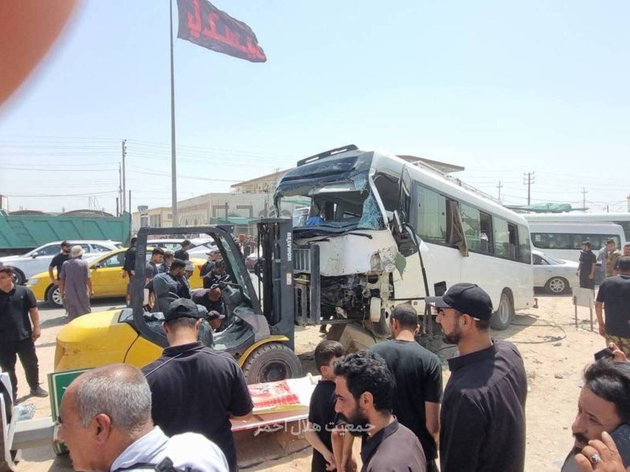 تصادف مینیبوس حامل زائران ایرانی در محور نجف به کربلا تصادف مینیبوس حامل زائران ایرانی در محور نجف به کربلا