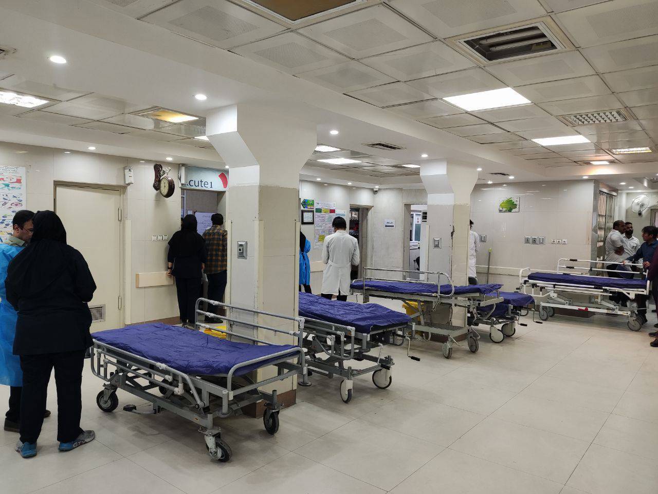 انتقال مجروحان حادثه تروریستی به بخشهای بستری بیمارستان خاتم الانبیا زاهدان انتقال مجروحان حادثه تروریستی به بخشهای بستری بیمارستان خاتم الانبیا زاهدان