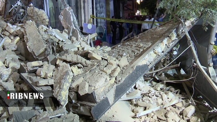 خدمت رسانی اورژانس به مصدومان حادثه ریزش آوار در قم