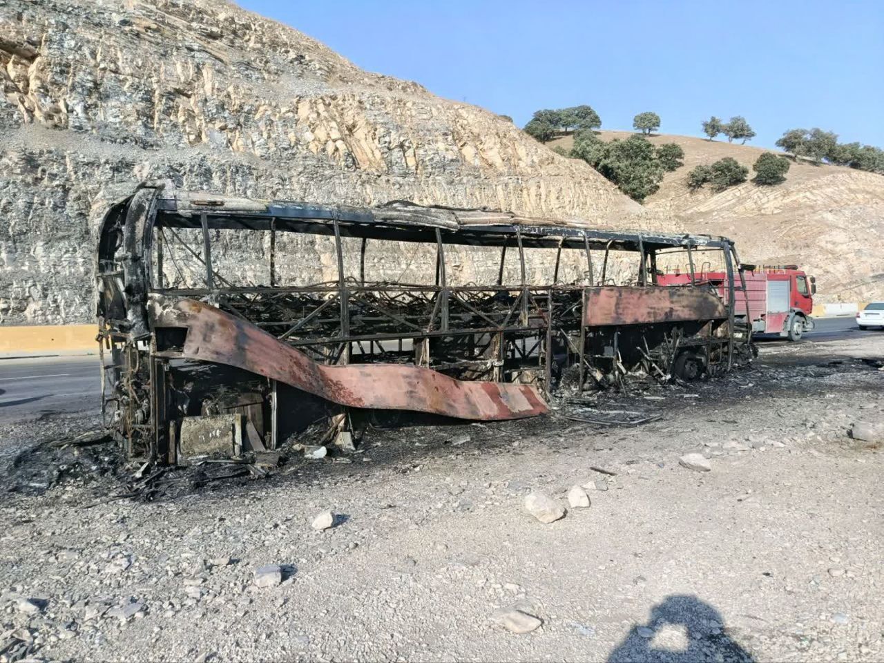 آتش‌سوزی یک دستگاه اتوبوس در محور ایلام-کرمانشاه