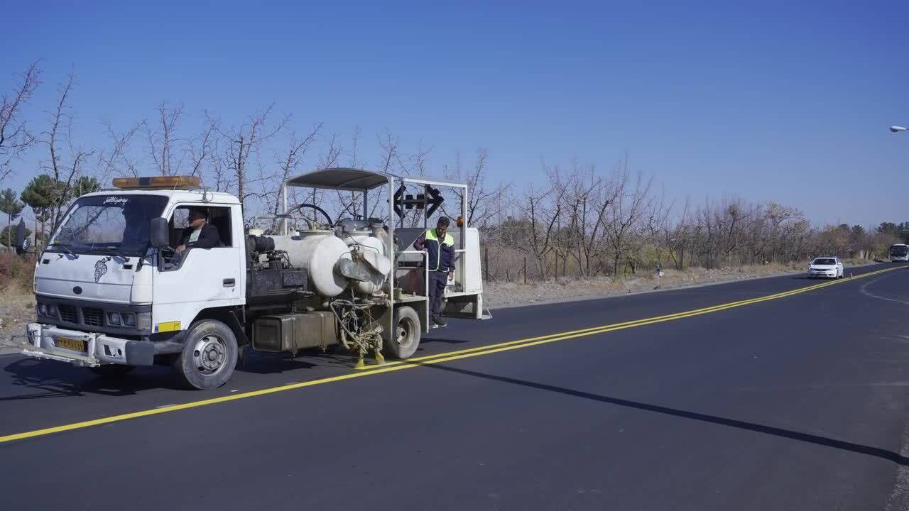 انجام بیش از ۹۸۰ کیلومتر خط کشی در محورهای خراسان جنوبی انجام بیش از ۹۸۰ کیلومتر خط کشی در محورهای خراسان جنوبی
