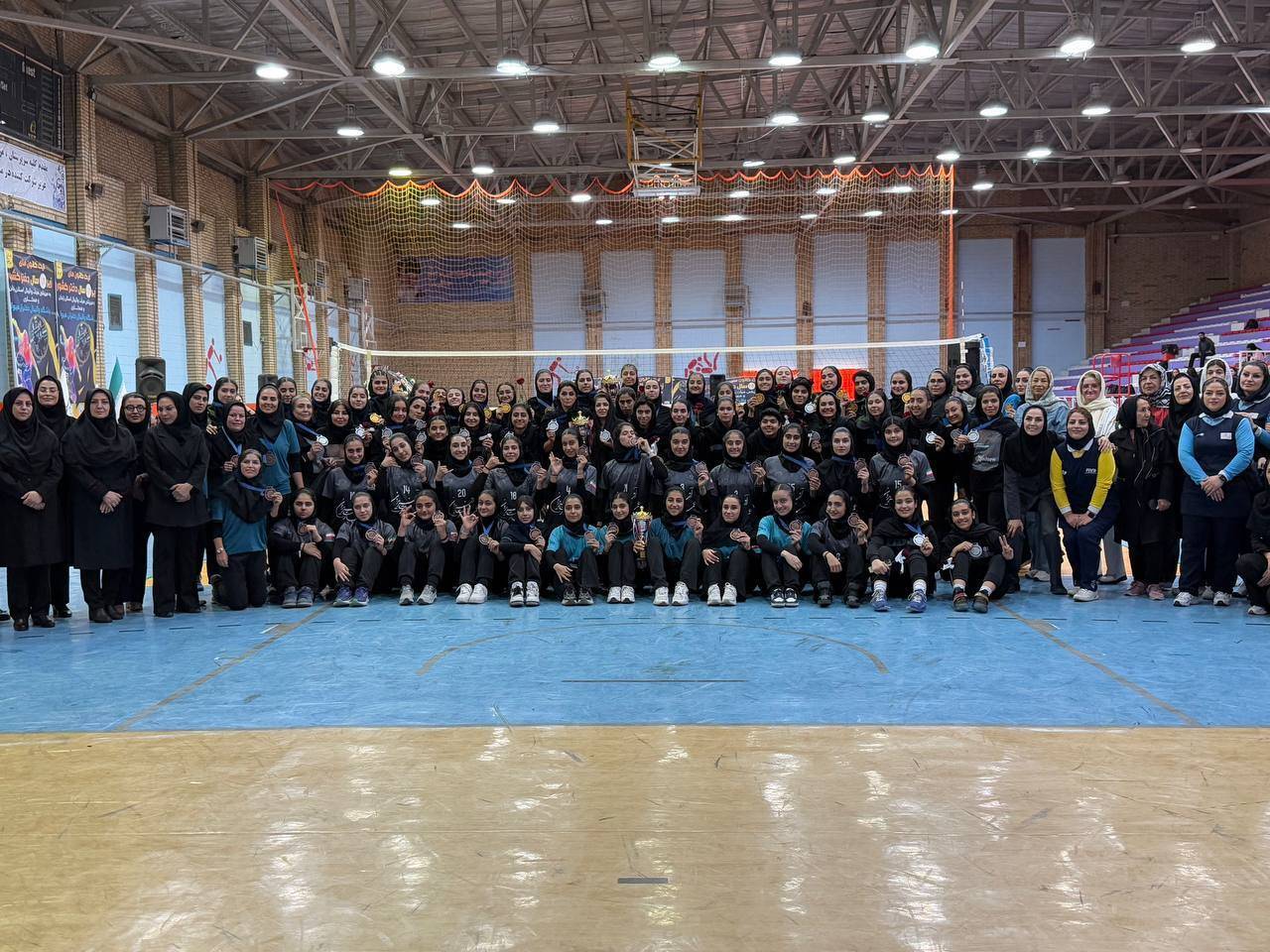 تیم والیبال مدرن مشهد نایب قهرمان کشور