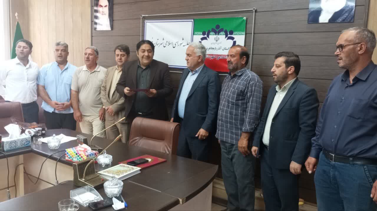 تاکید فرماندار خوی برنقش شوراها در پیگیری مطالبات مردمی تاکید فرماندار خوی برنقش شوراها در پیگیری مطالبات مردمی