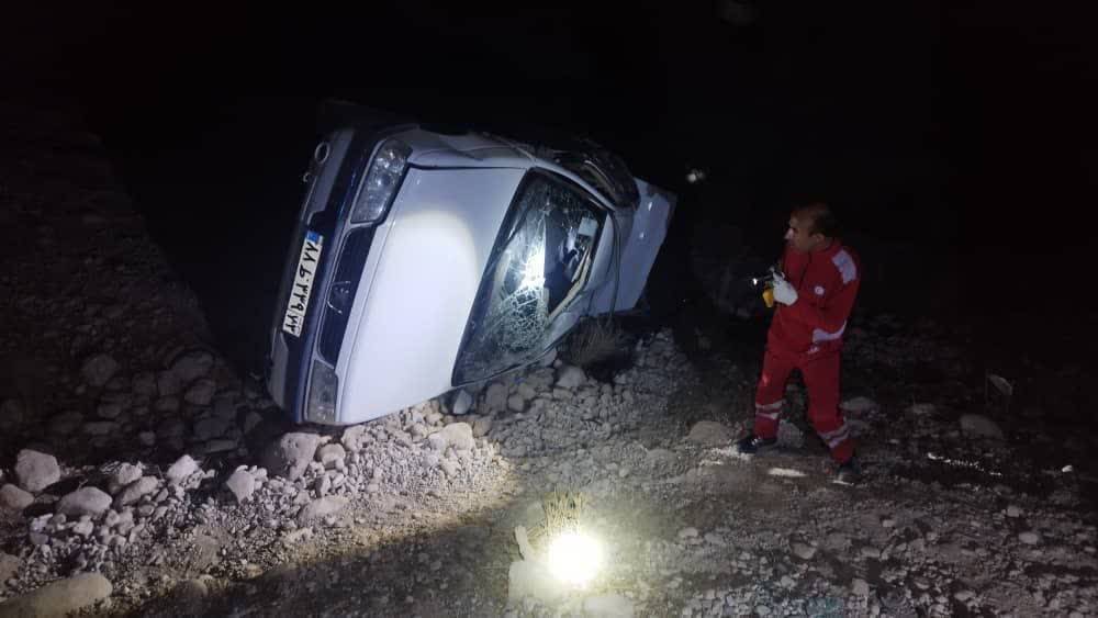 ۴ مصدوم بر اثر واژگونی خودروی سواری در جاده فیروزآباد _جم 