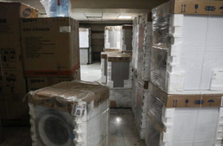 جریمه بیش از ۱۱ میلیارد ریالی صاحب انبار قاچاق در اصفهان جریمه بیش از ۱۱ میلیارد ریالی صاحب انبار قاچاق در اصفهان