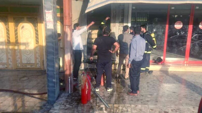 نجات اعضای یک خانواده در شوش با تلاش آتش نشانان نجات اعضای یک خانواده در شوش با تلاش آتش نشانان