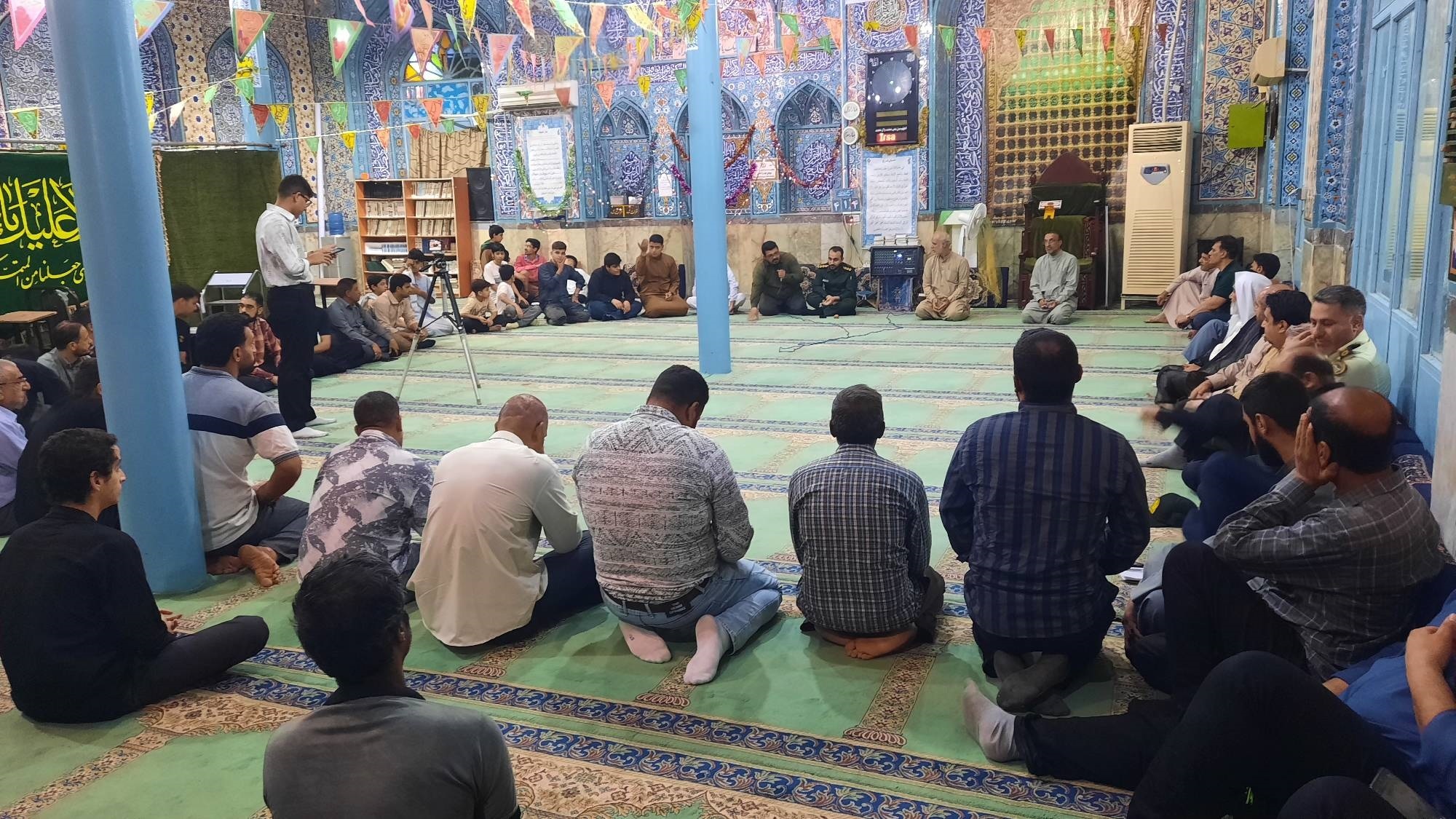 دیدار شهردار منطقه دو و فرمانده سپاه آبادان با اهالی منطقه دیدار شهردار منطقه دو و فرمانده سپاه آبادان با اهالی منطقه