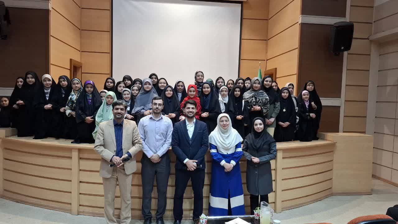 رقابت دانش آموزان تبادکانی در مسابقه فن بیان