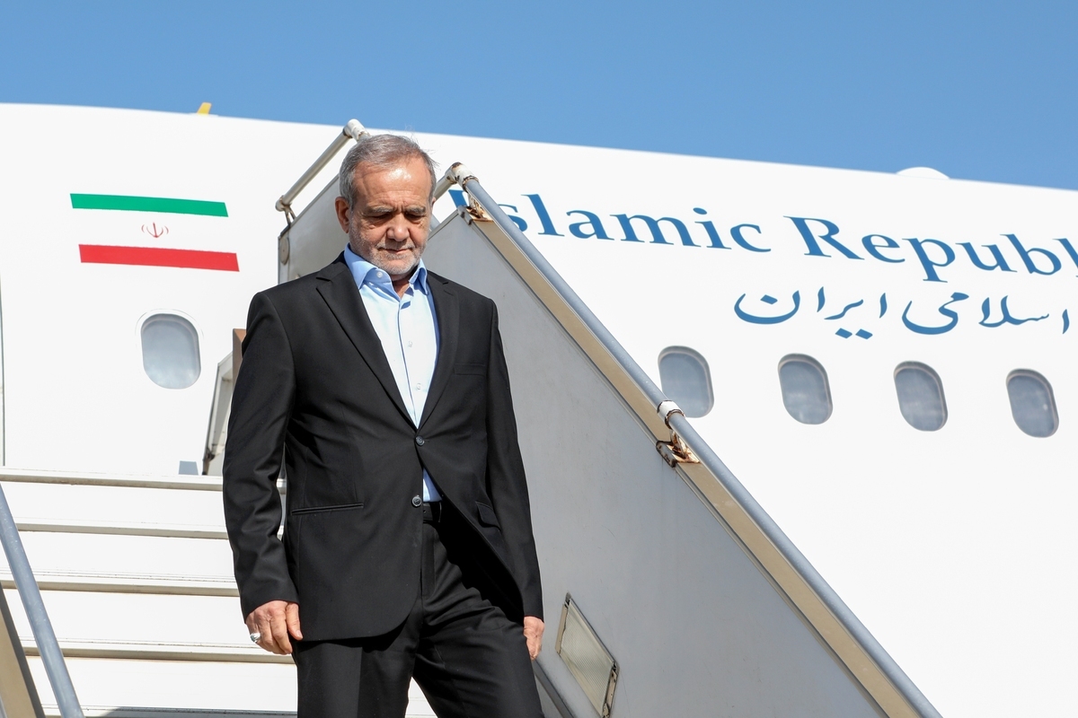 رئیس جمهور وارد اردبیل شد رئیس جمهور وارد اردبیل شد