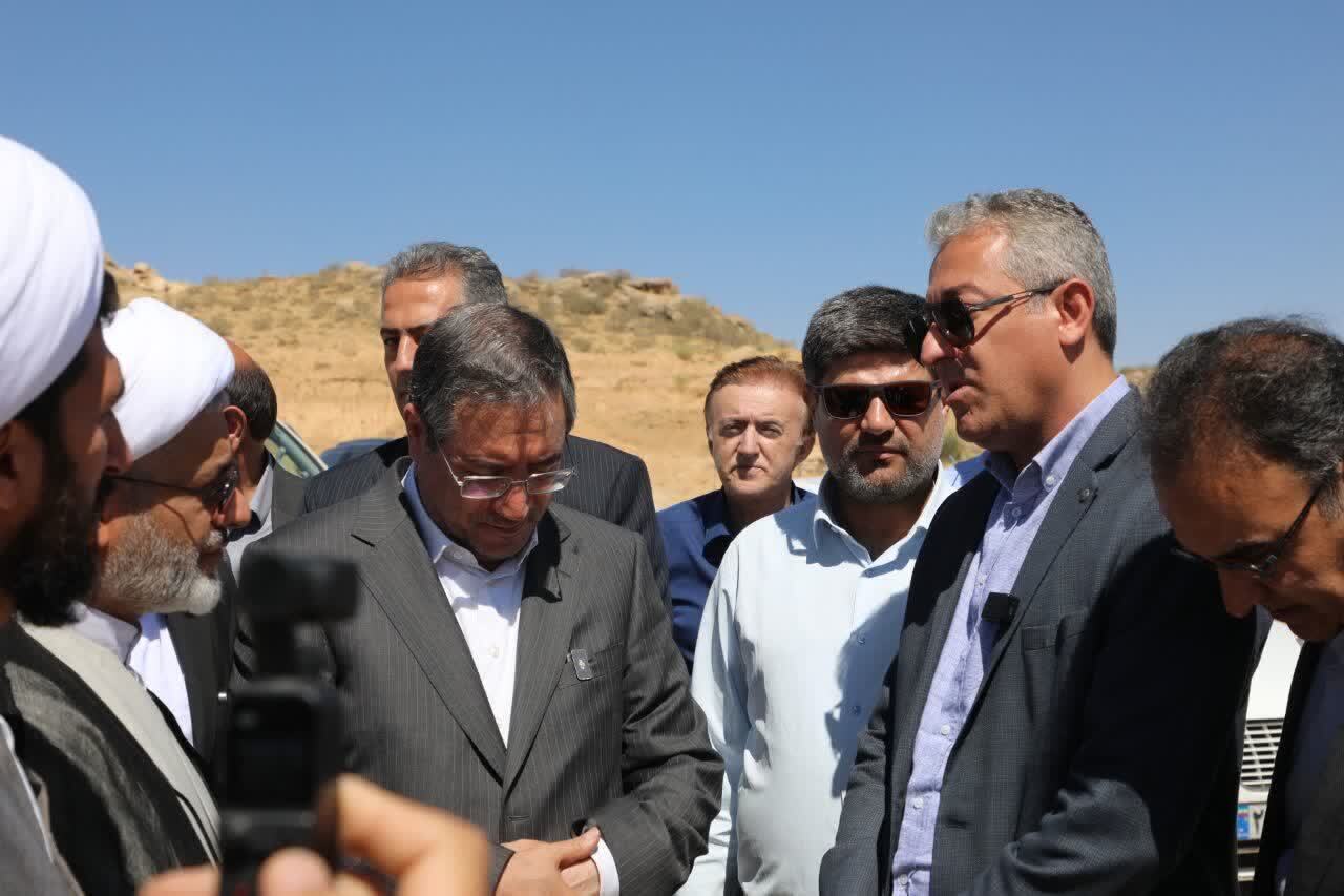 اجرای عملیات آسفالت در ۴ کیلومتر از محور شاهیندژ - تکاب اجرای عملیات آسفالت در ۴ کیلومتر از محور شاهیندژ - تکاب