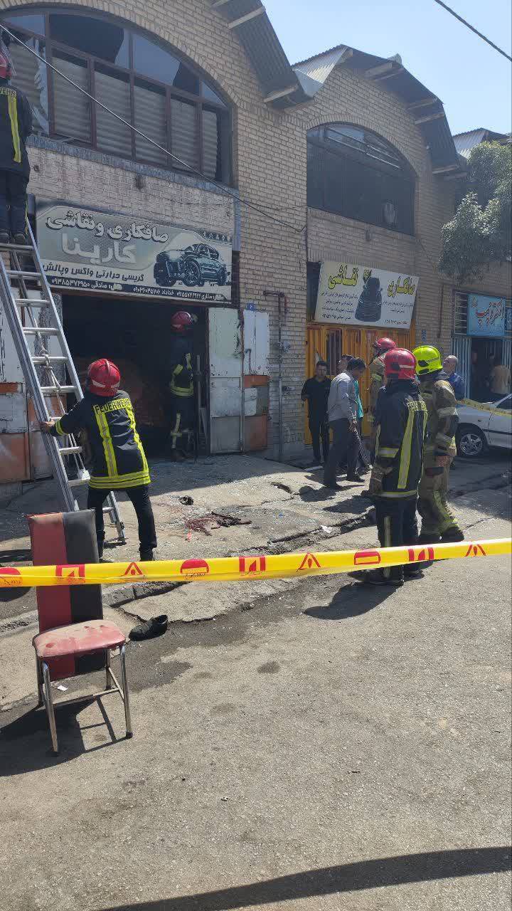 مهار آتش سوزی تریلی حامل کفش در بزرگراه بابانظر مشهد مهار آتش سوزی تریلی حامل کفش در بزرگراه بابانظر مشهد