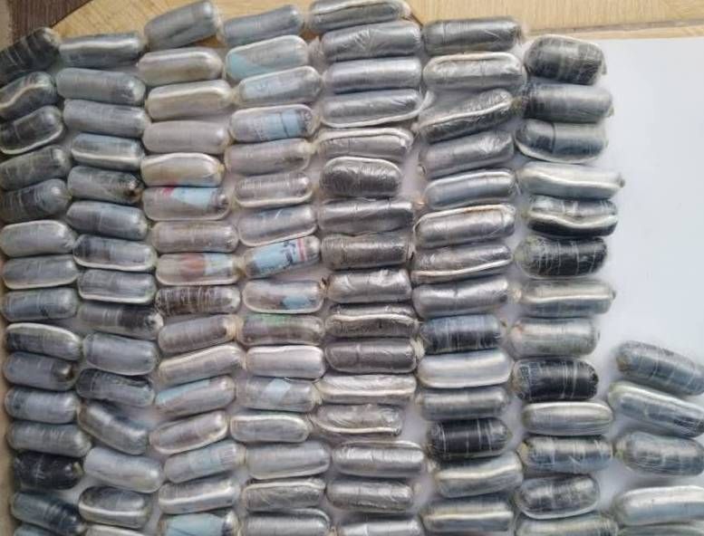 دستگیری دو متهم بلعیدن مواد در انار دستگیری دو متهم بلعیدن مواد در انار