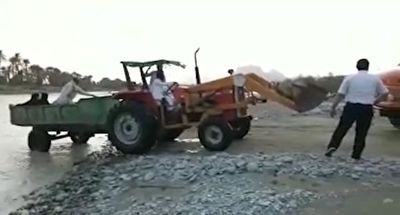 ممنوعیت جابه‌جایی گردشگران با تراکتور در کلات