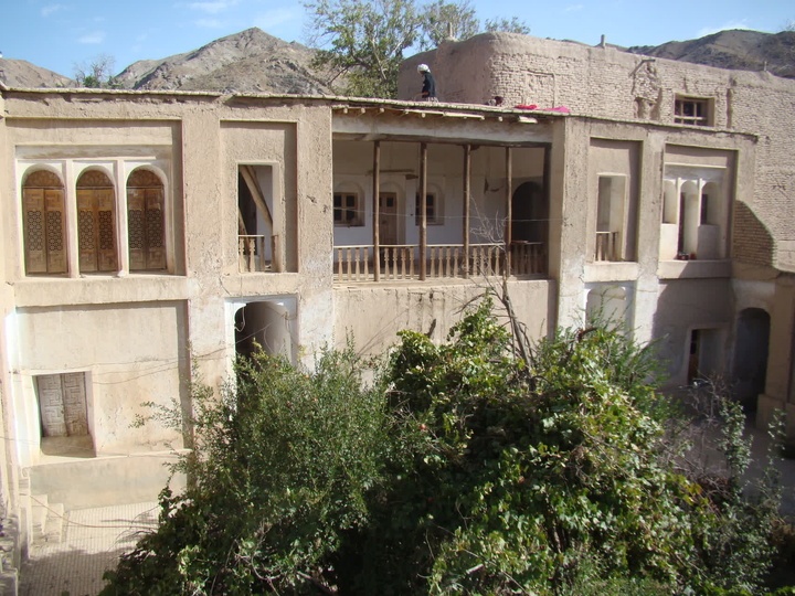 مرمت منزل تاریخی عبدالله بیک مسینایی در روستای هدف گردشگری درمیان مرمت منزل تاریخی عبدالله بیک مسینایی در روستای هدف گردشگری درمیان