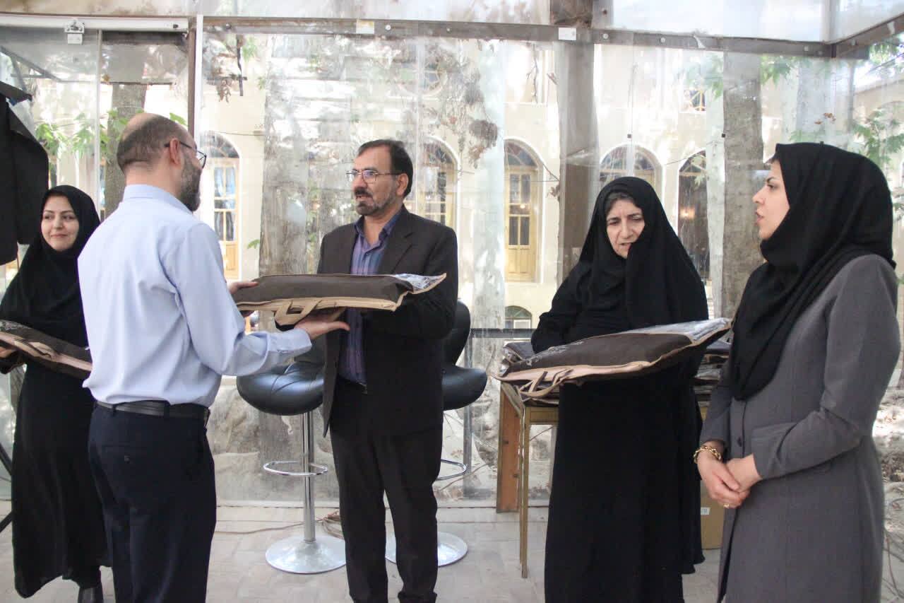 تجلیل از بهورزان شهرستان یزد تجلیل از بهورزان شهرستان یزد