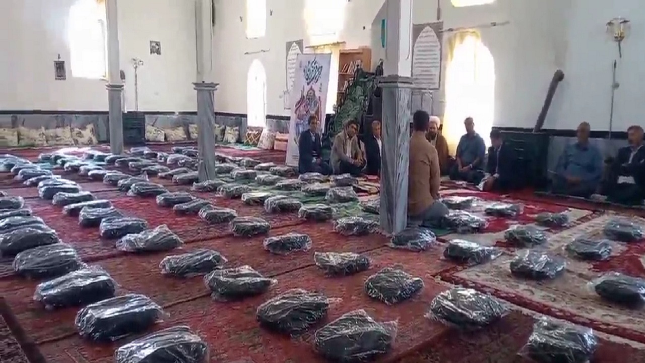 اهدای ۱۲۰ بسته لوازم‌التحریر به دانش‌آموزان نیازمند لیلان