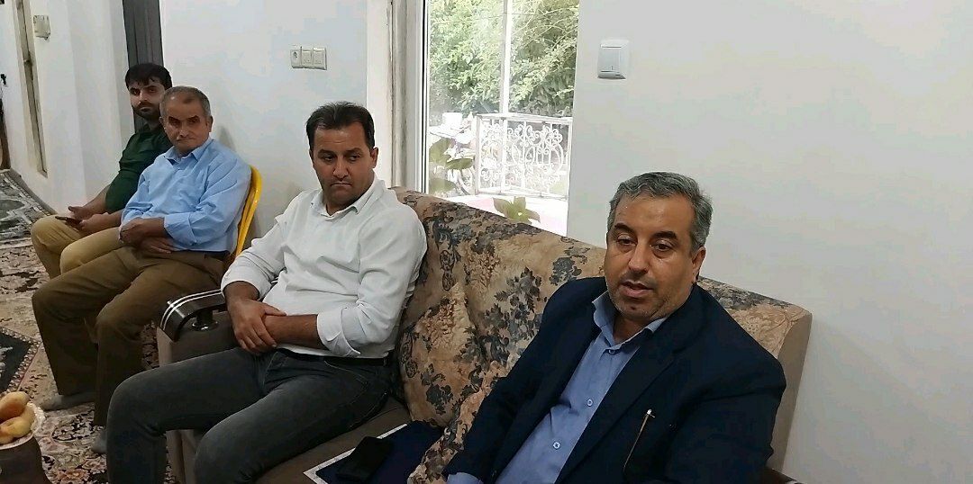 دیدار با خانواده شهید قنبرزاده در صومعه سرا دیدار با خانواده شهید قنبرزاده در صومعه سرا