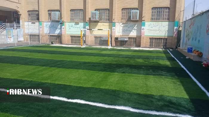 افتتاح زمین چمن مصنوعی دبیرستان شهید حاجی‌زاده در قم