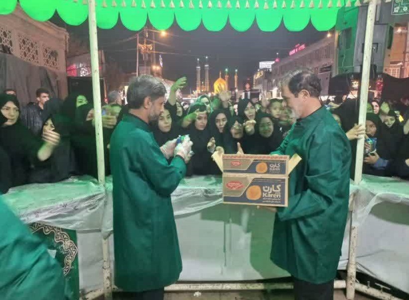 خدمت‌رسانی موکب بسیج آستان قدس رضوی به زائران در قم