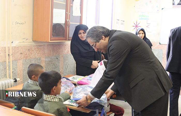 توزیع ۳۵۰ بسته لوازم التحریر بین دانش آموزان روستای تیر بازار خرم آباد توزیع ۳۵۰ بسته لوازم التحریر بین دانش آموزان روستای تیر بازار خرم آباد