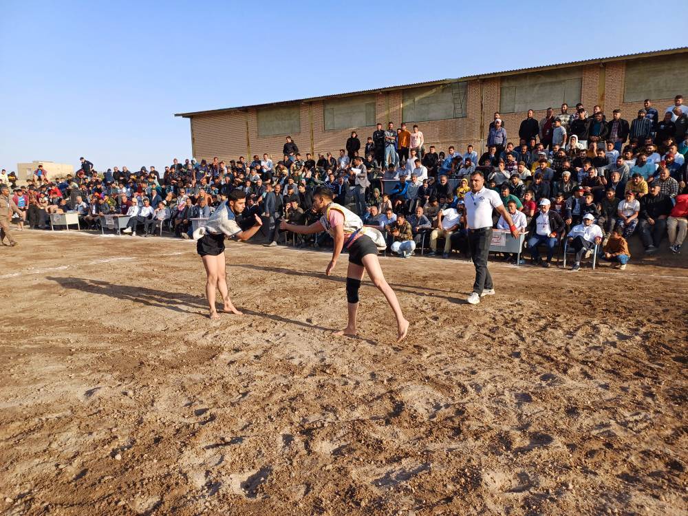 برگزاری مسابقات کشتی با چوخه در زبرخان