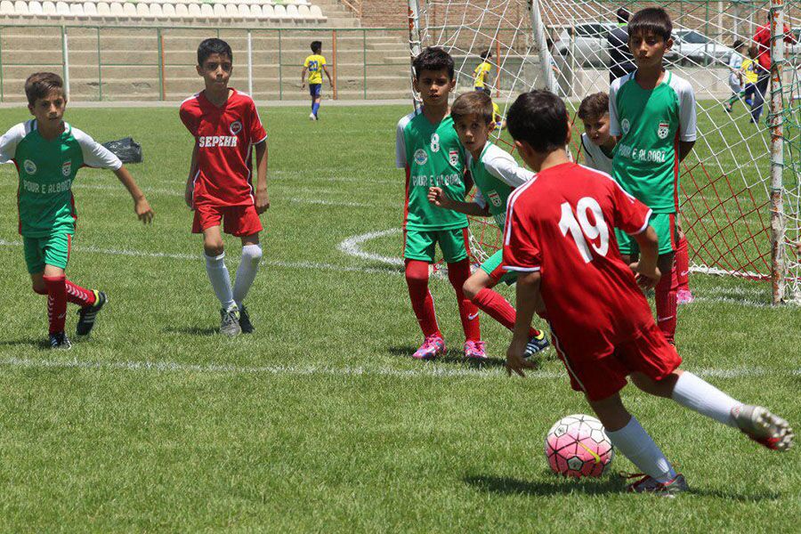 آغاز رقابت ۵ هزار و ۵۰۰ نوآموز فوتبالی در شیراز آغاز رقابت ۵ هزار و ۵۰۰ نوآموز فوتبالی در شیراز