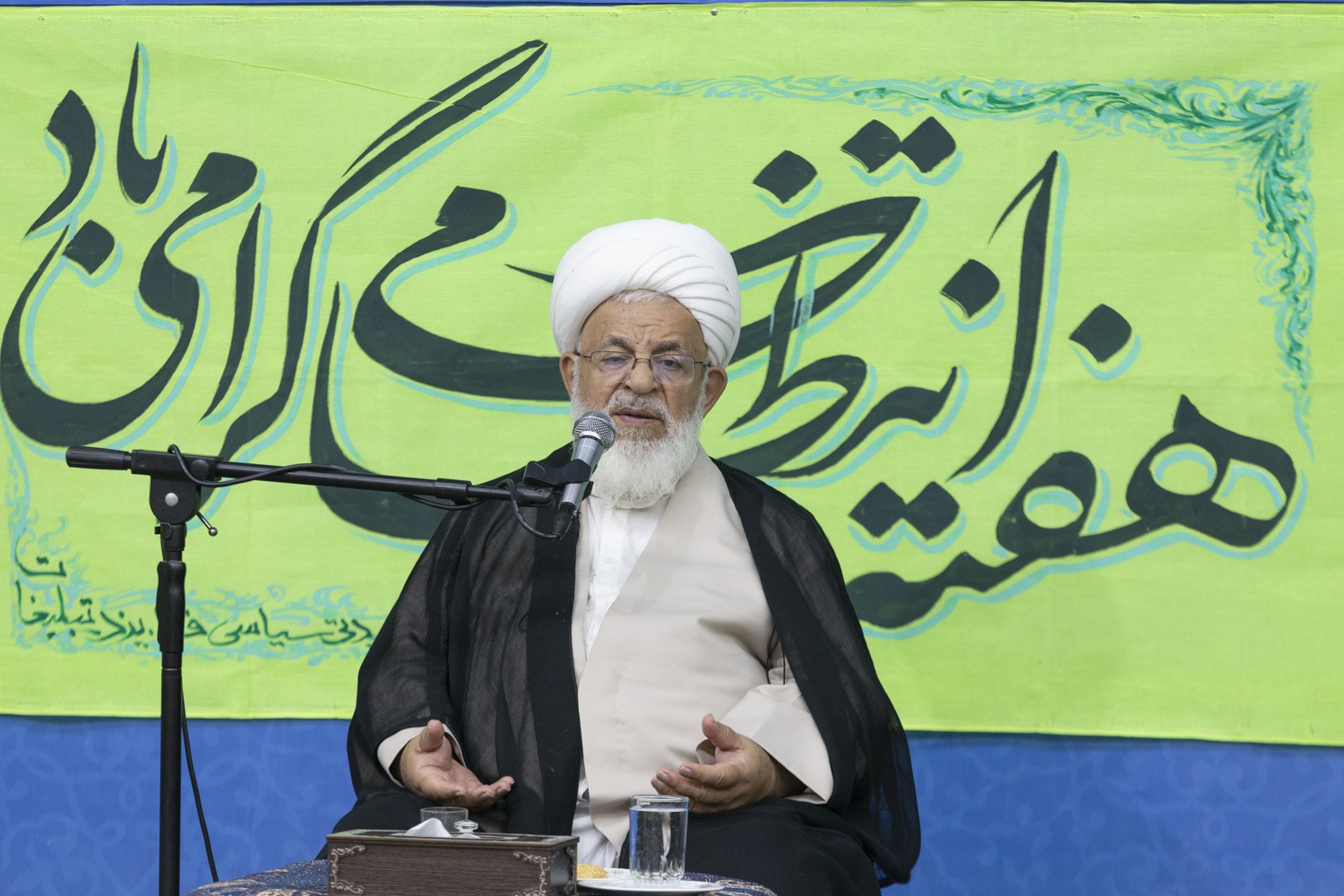 دشمن در پی ایجاد ناامنی و تغییر فرهنگ و عقاید مردم است