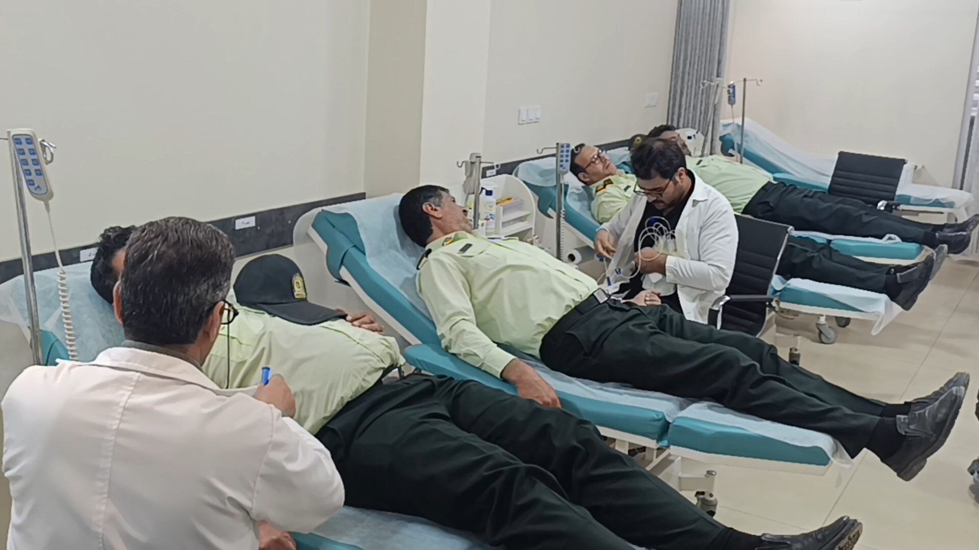 اهداء خون کارکنان نیروی انتظامی در دو شهرستان