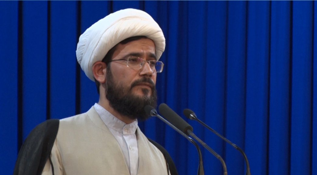 معیشت مردم از اولویت‌های اساسی مسئولان باشد