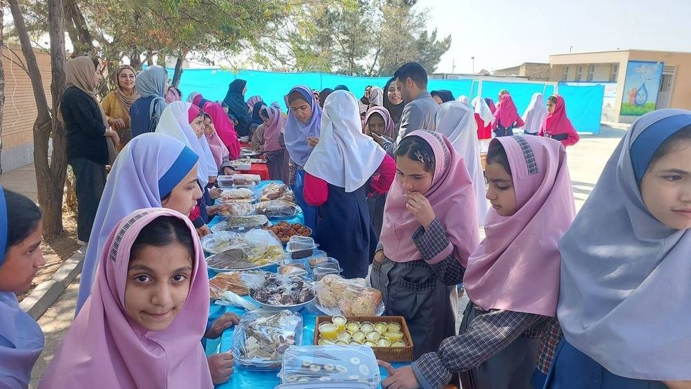 برپایی جشنواره غذا و بازارچه کسب و کار در ۱۰۰ آموزشگاه فیروزه برپایی جشنواره غذا و بازارچه کسب و کار در ۱۰۰ آموزشگاه فیروزه