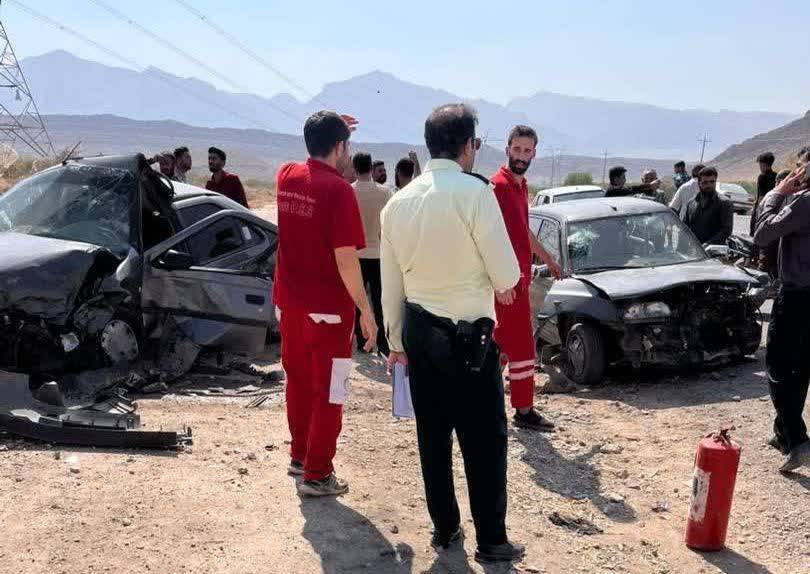 تصادف ۲ خودروی سواری در جاده استهبان به شیراز، با چهار مصدوم تصادف ۲ خودروی سواری در جاده استهبان به شیراز، با چهار مصدوم