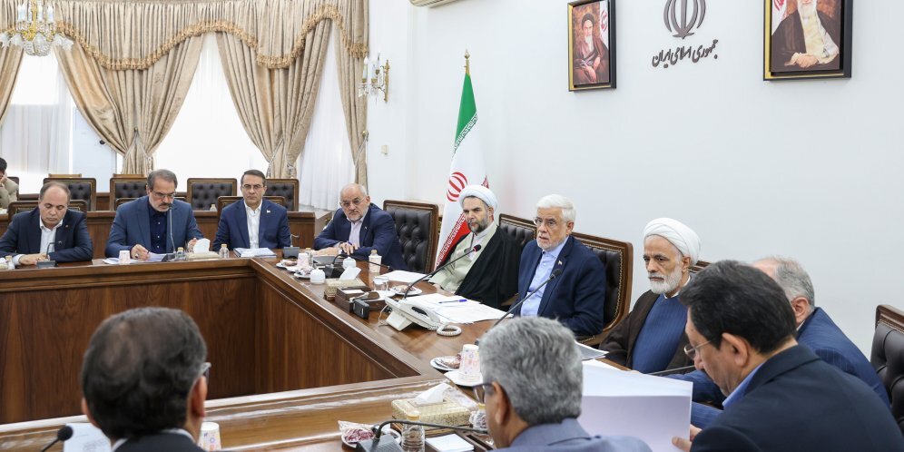 عارف: بازنگری کلی در شیوه تأمین کالاهای اساسی در دستور کار است عارف: بازنگری کلی در شیوه تأمین کالاهای اساسی در دستور کار است