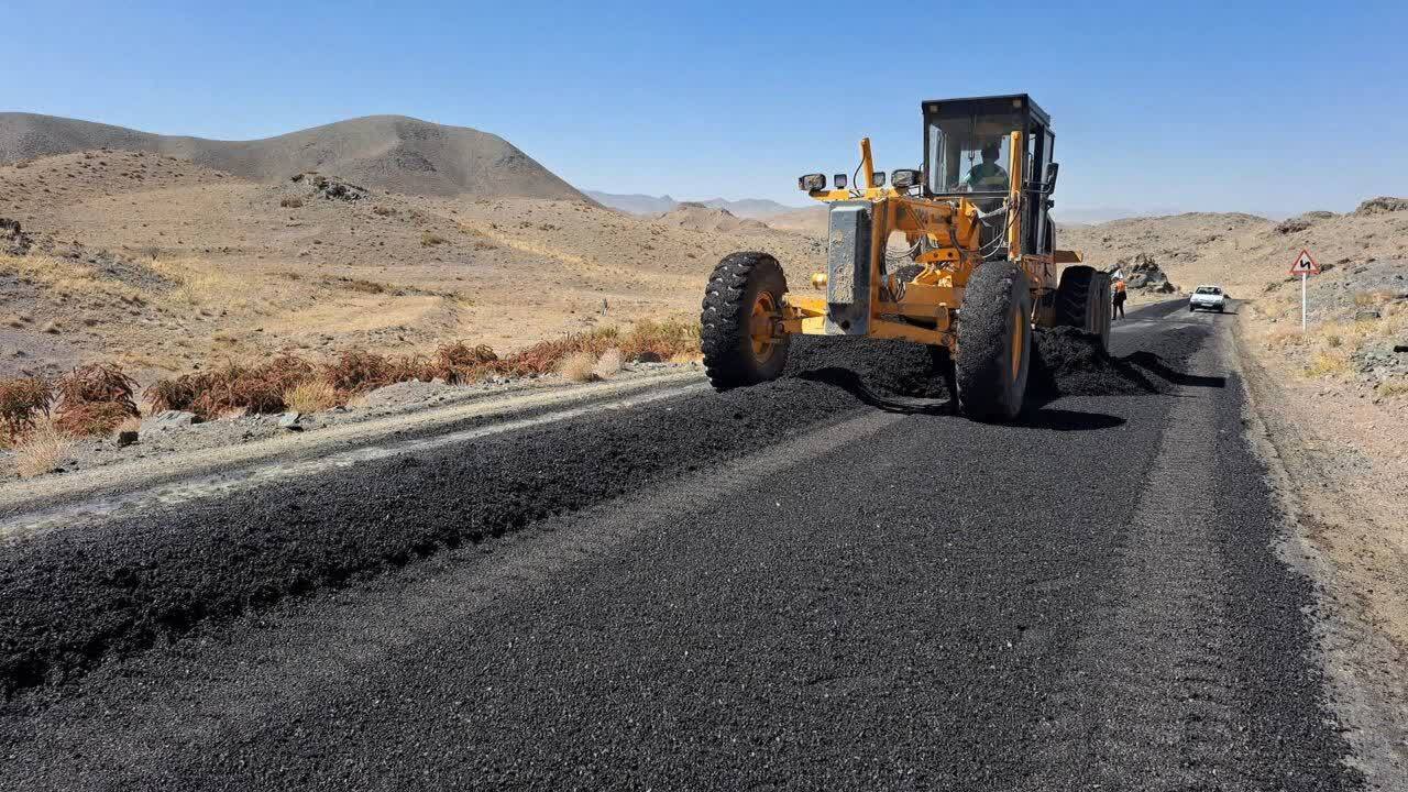 اجرای عملیات روکش آسفالت محور روستایی میریک – اوجان – فورجان شهرستان بیرجند اجرای عملیات روکش آسفالت محور روستایی میریک – اوجان – فورجان شهرستان بیرجند