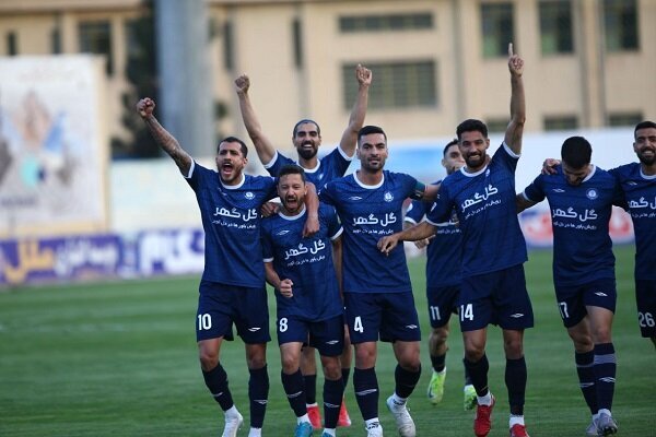 صعود گل گهر به صدر جدول با برتری مقابل چادرملو صعود گل گهر به صدر جدول با برتری مقابل چادرملو