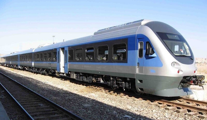 سوت قطار در مهریز به صدا در می آید