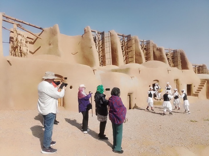 بازدید دومین گروه گردشگران خارجی از جاذبه‌های تاریخی خواف