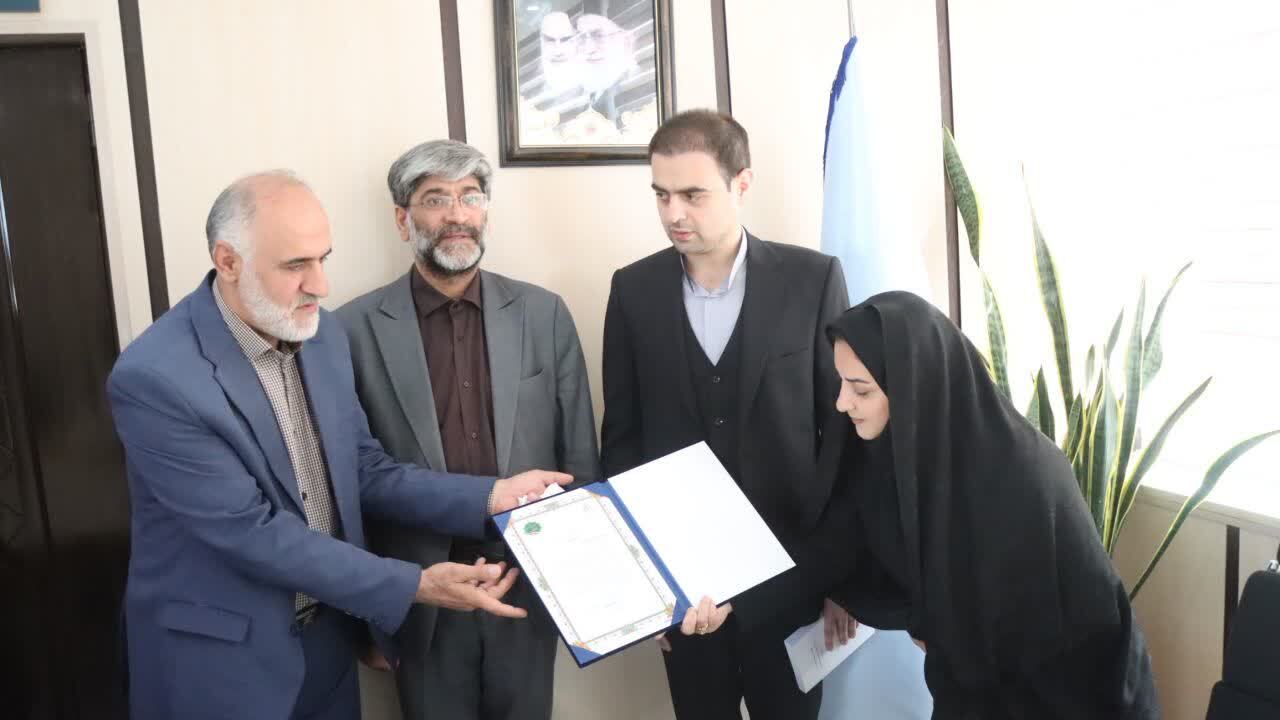 تجلیل از از خانواده دادستان شهید خوی تجلیل از از خانواده دادستان شهید خوی