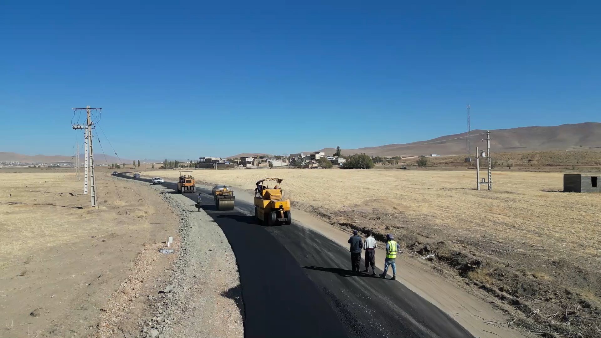 آسفالت ریزی محور روستای داشکسن به خویگان فریدونشهر آسفالت ریزی محور روستای داشکسن به خویگان فریدونشهر